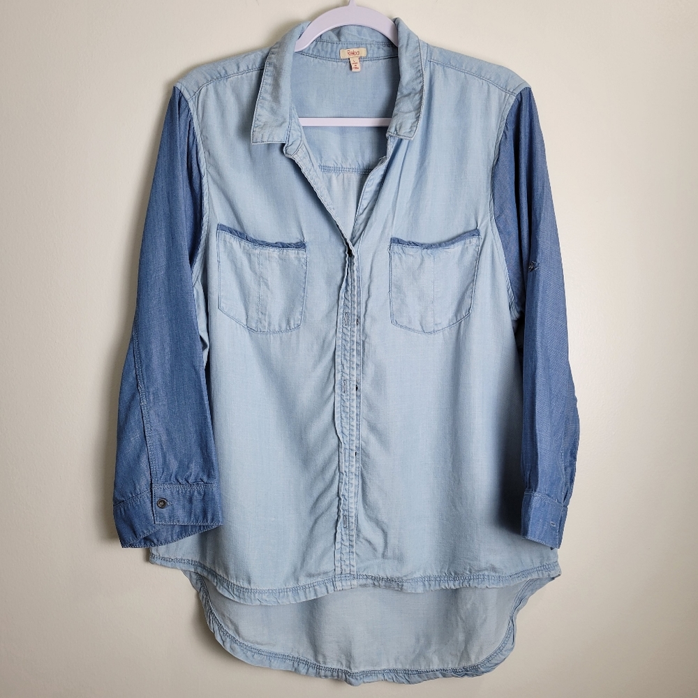 REBA Colorblocked V Neck Blue Chambray High-Low 3/4 Sleeve Blouse Top L